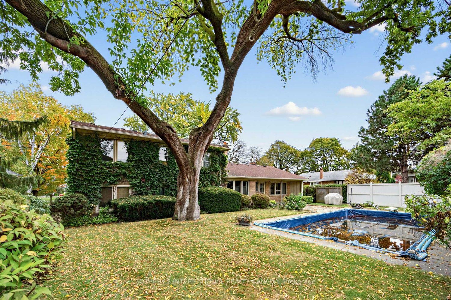 Photo 37 of 95 Princess Anne Crescent, Etobicoke, Princess-Rosethorn — HOMEH