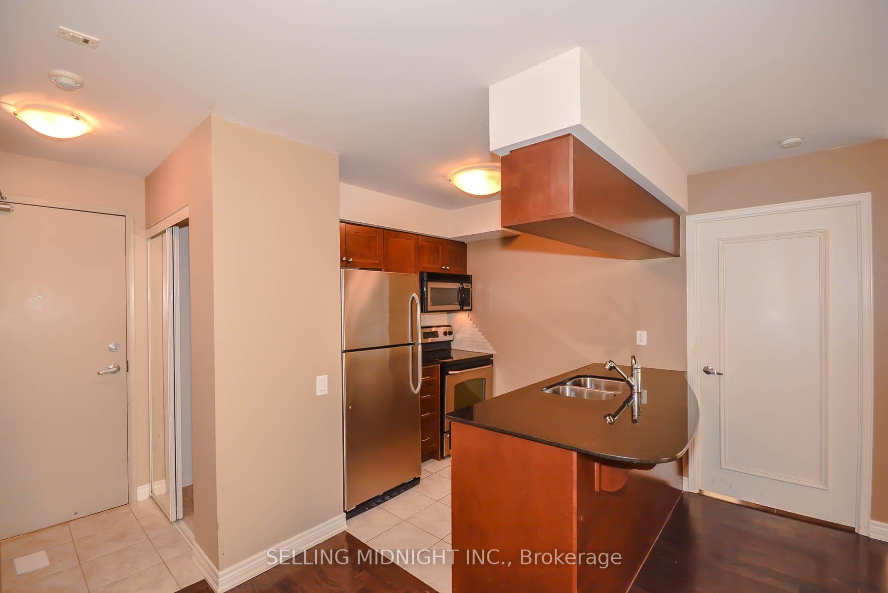Photo 4 of Unit 502, 60 St Clair Avenue W, Toronto, Yonge-St. Clair — HOMEH