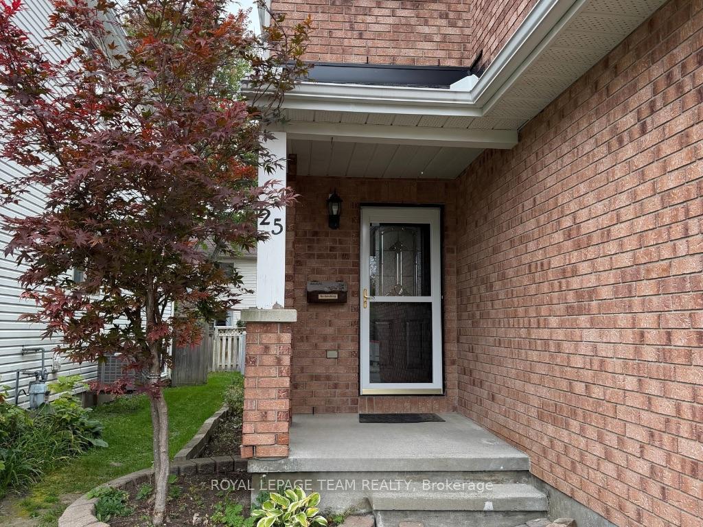 Photo 3 of 25 Redpath Drive, Ottawa, Barrhaven East — HOMEH