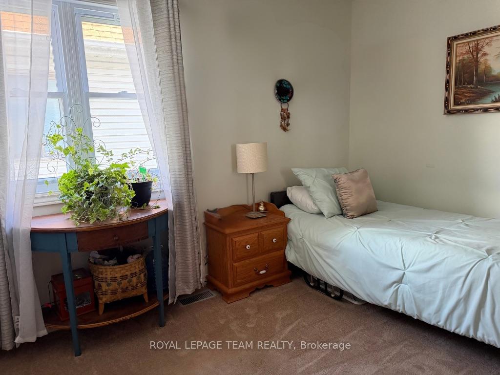 Photo 15 of 25 Redpath Drive, Ottawa, Barrhaven East — HOMEH