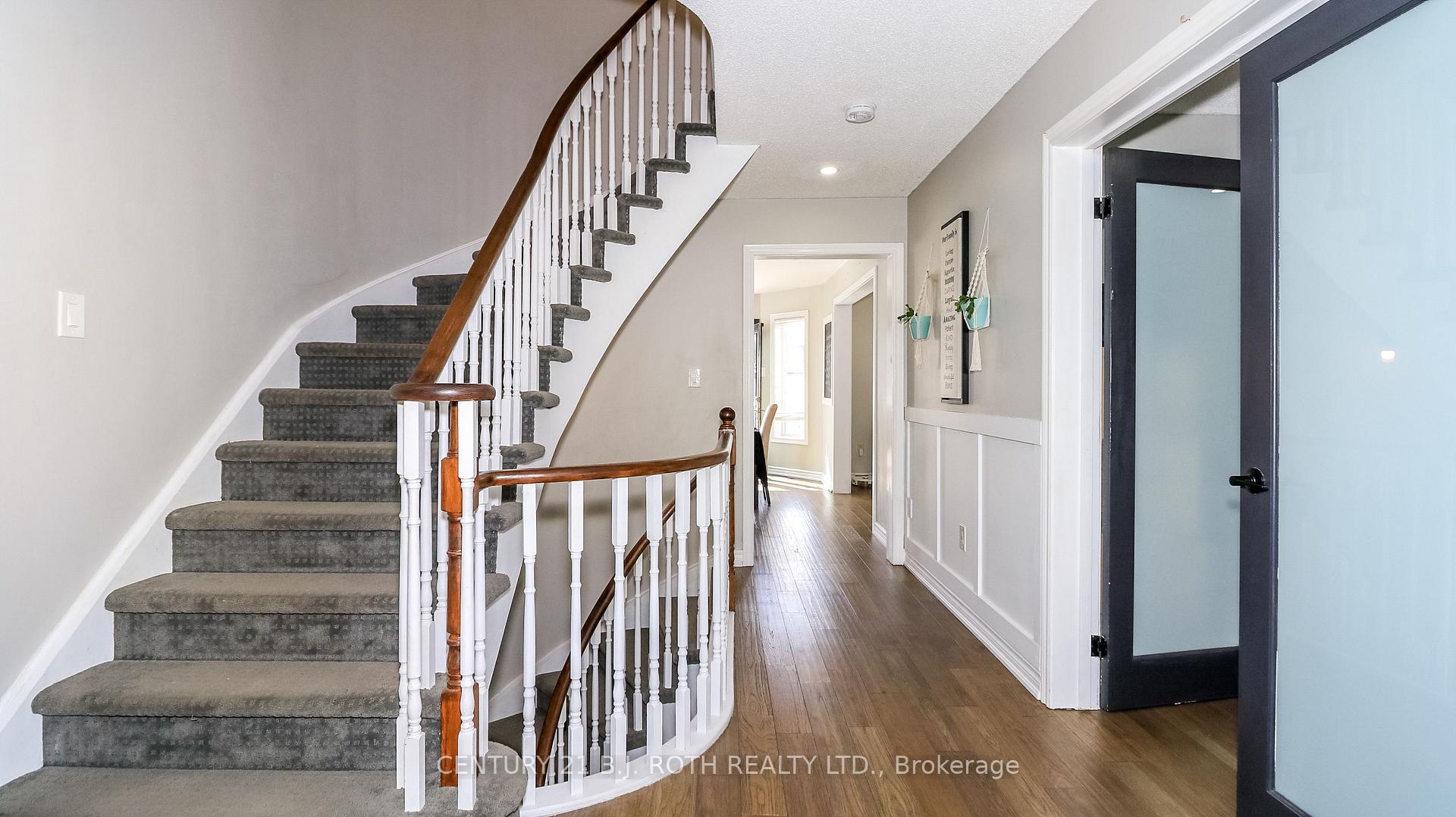 Photo 4 of 61 Barwick Drive W, Barrie, West Bayfield — HOMEH