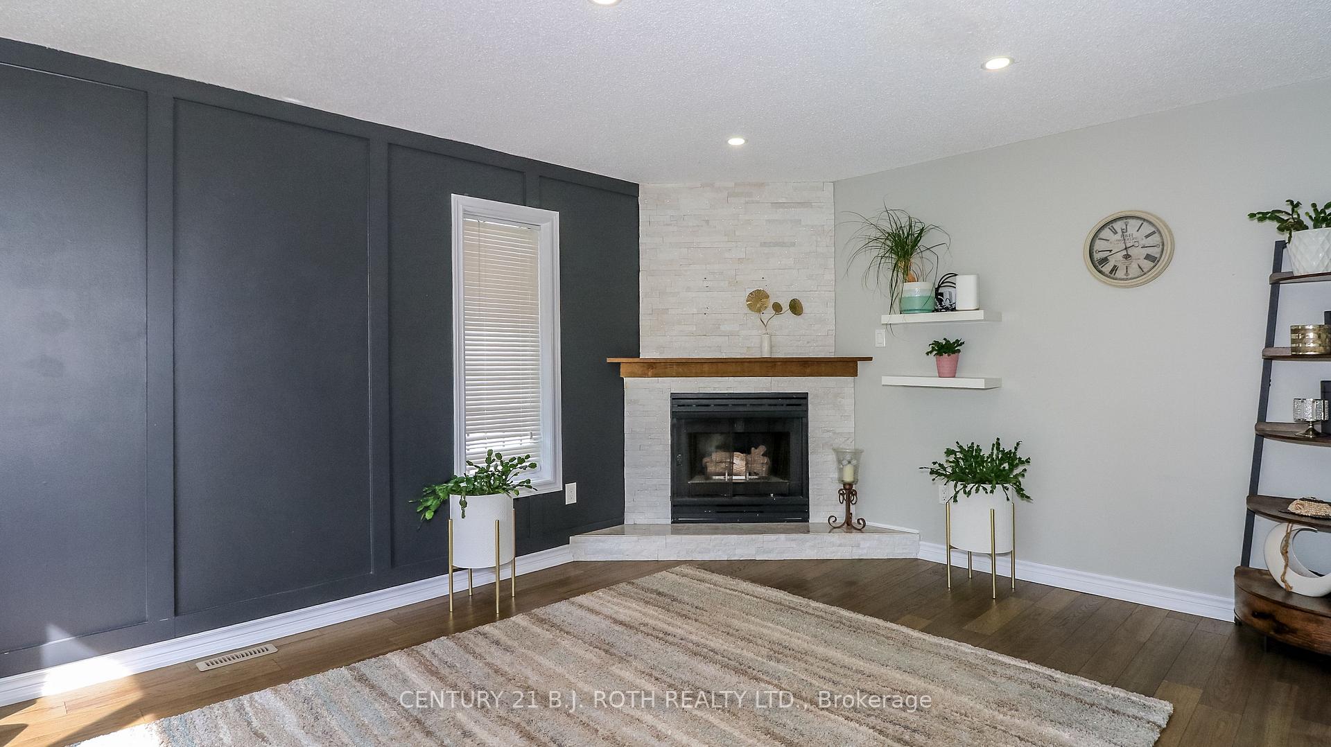 Photo 5 of 61 Barwick Drive W, Barrie, West Bayfield — HOMEH
