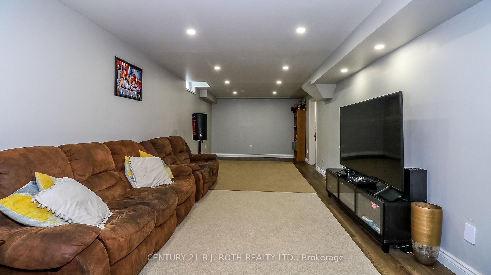 Photo 23 of 61 Barwick Drive W, Barrie, West Bayfield — HOMEH