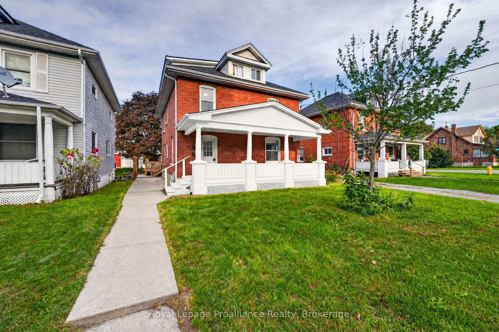 Photo 2 of 37 Lorne Avenue, Quinte West, Trenton Ward — HOMEH