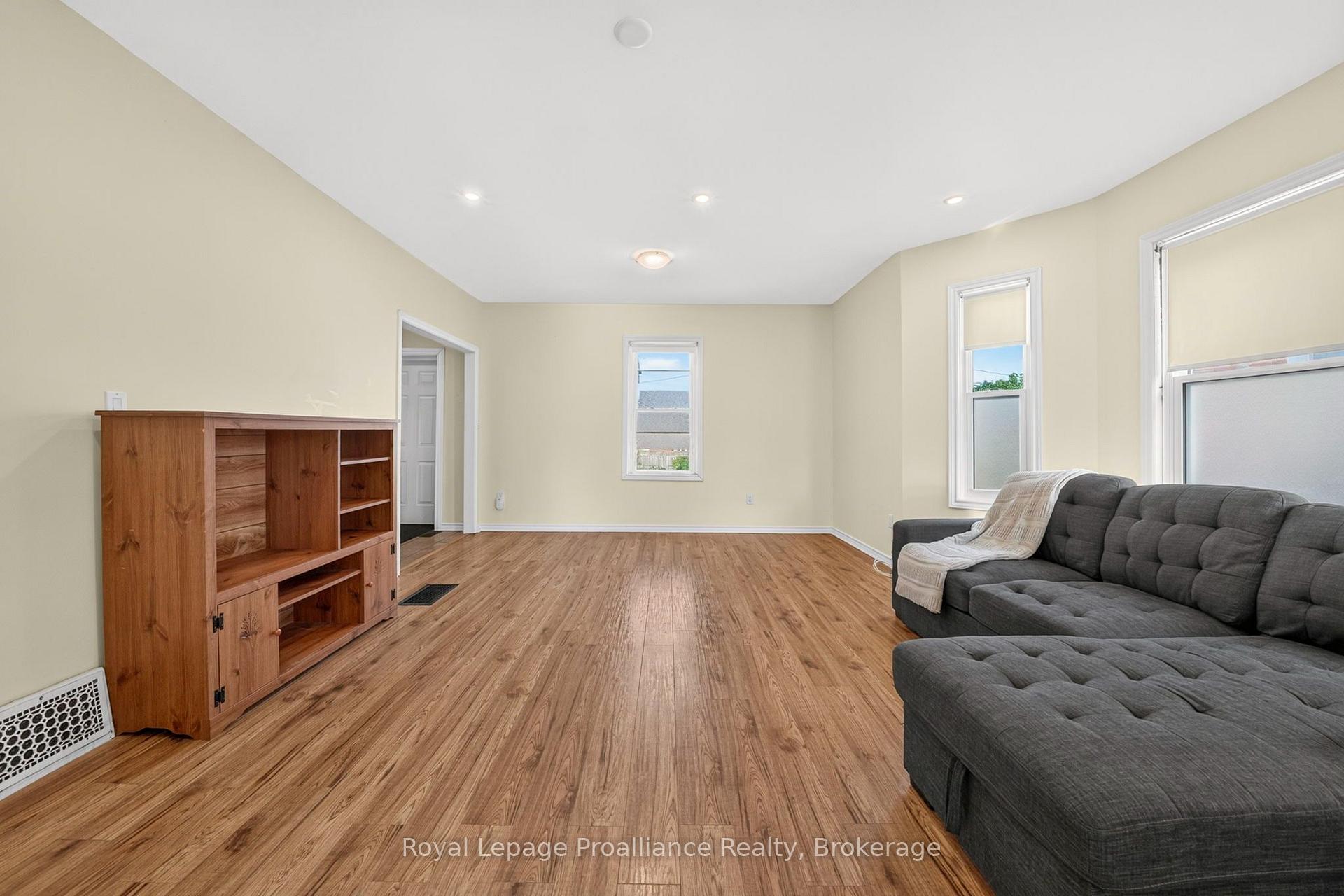 Photo 9 of 37 Lorne Avenue, Quinte West, Trenton Ward — HOMEH