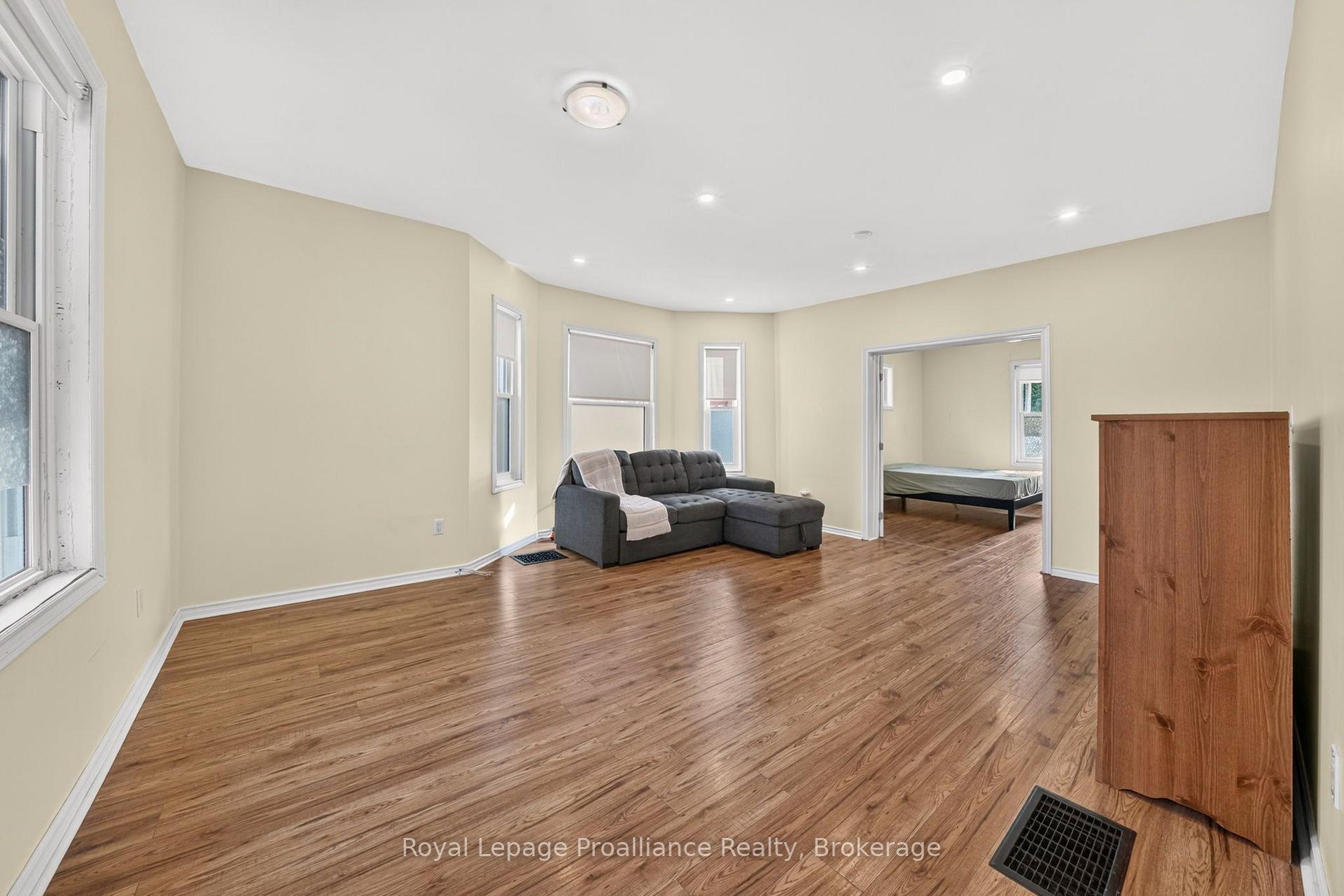 Photo 11 of 37 Lorne Avenue, Quinte West, Trenton Ward — HOMEH