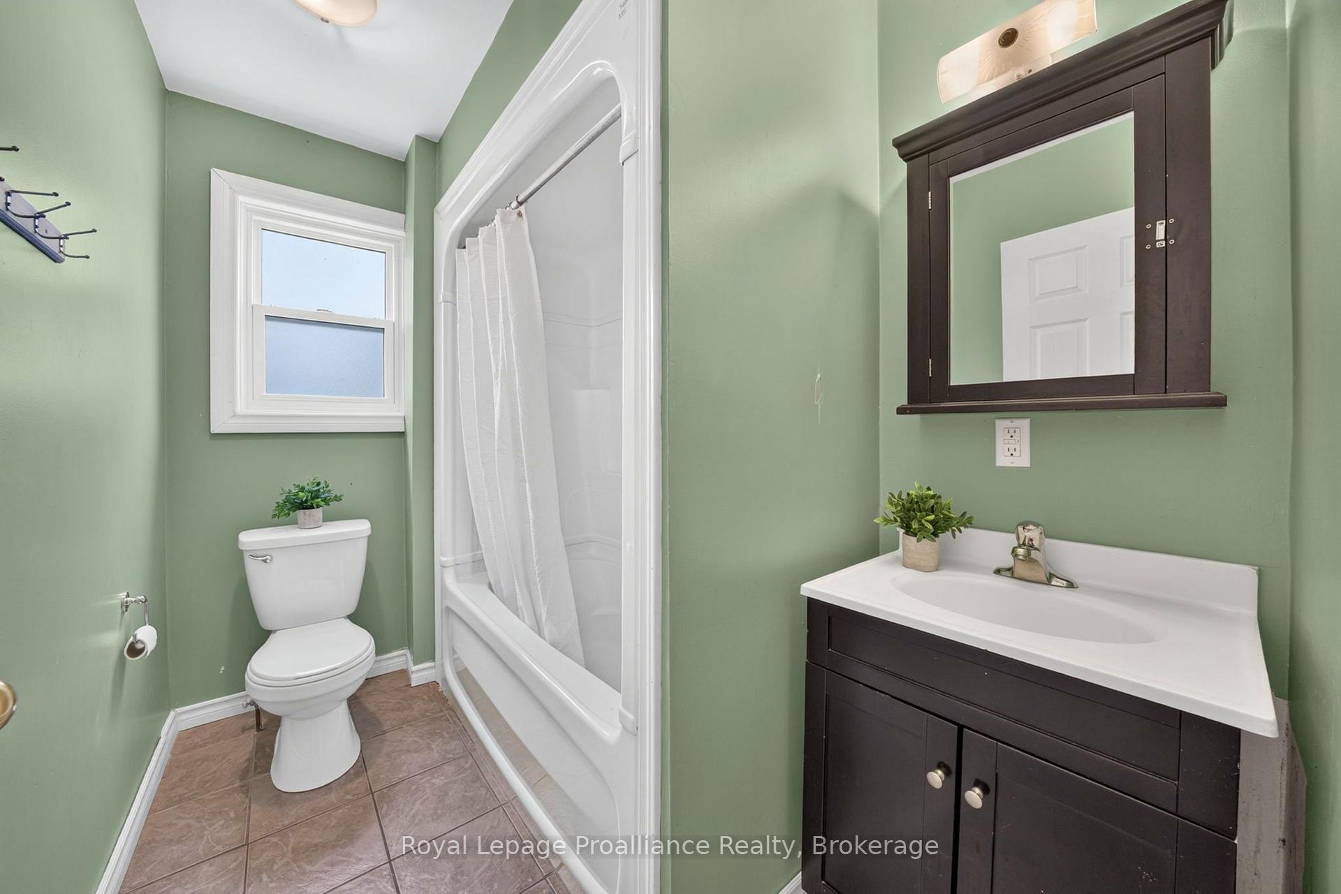 Photo 14 of 37 Lorne Avenue, Quinte West, Trenton Ward — HOMEH