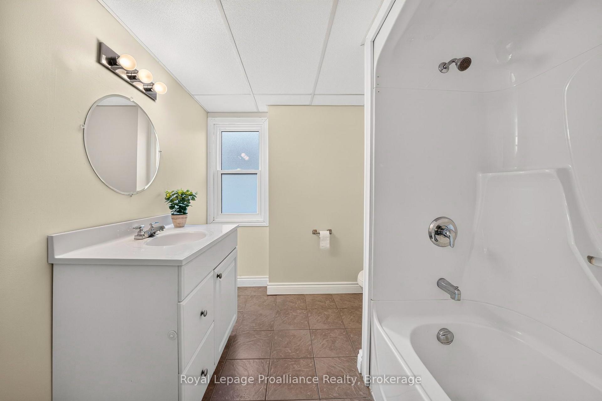 Photo 25 of 37 Lorne Avenue, Quinte West, Trenton Ward — HOMEH
