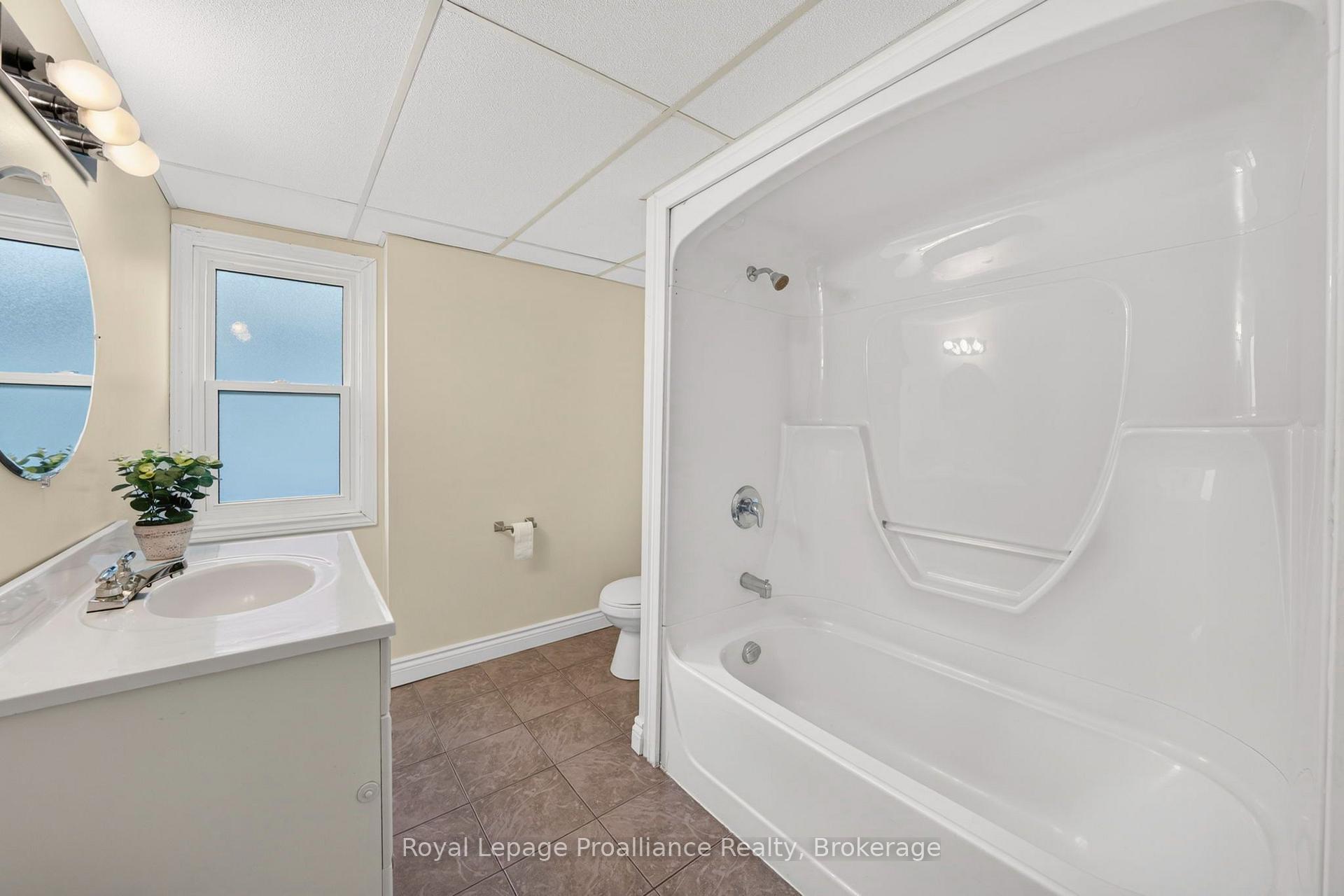 Photo 26 of 37 Lorne Avenue, Quinte West, Trenton Ward — HOMEH