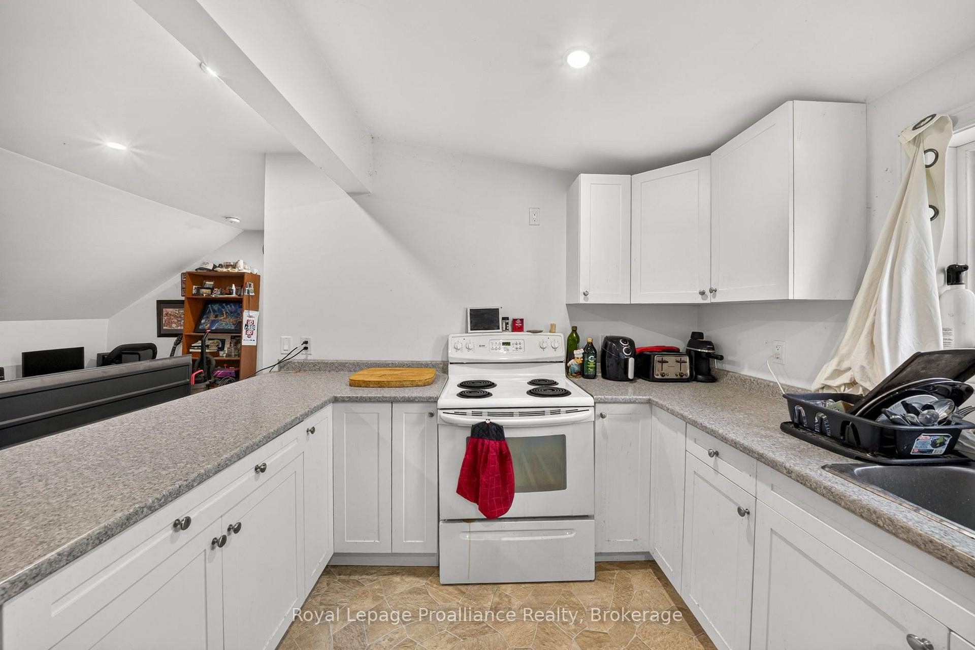 Photo 38 of 37 Lorne Avenue, Quinte West, Trenton Ward — HOMEH