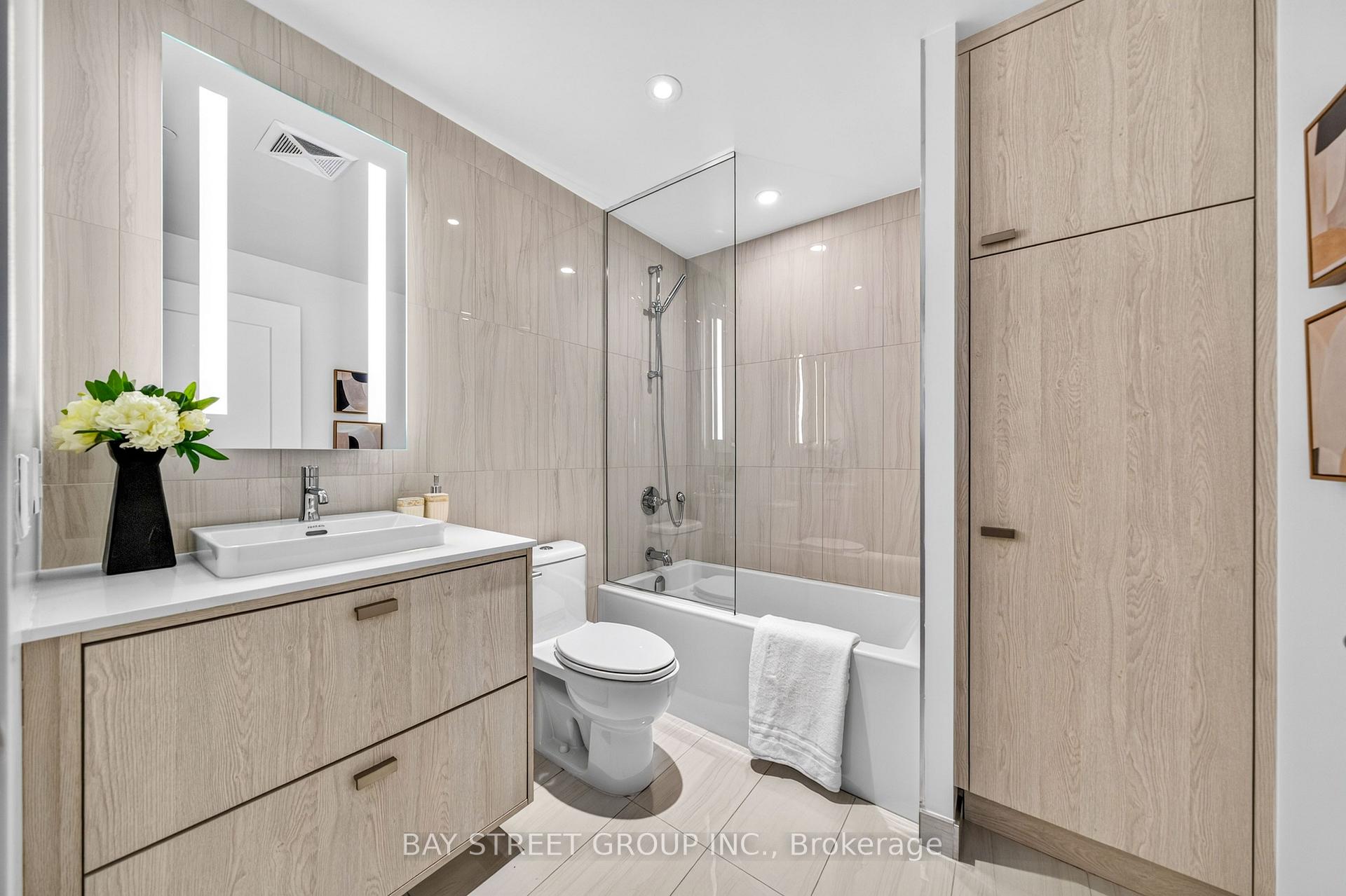 Photo 5 of Unit 801, 480 Front Street W, Toronto, Waterfront Communities — HOMEH