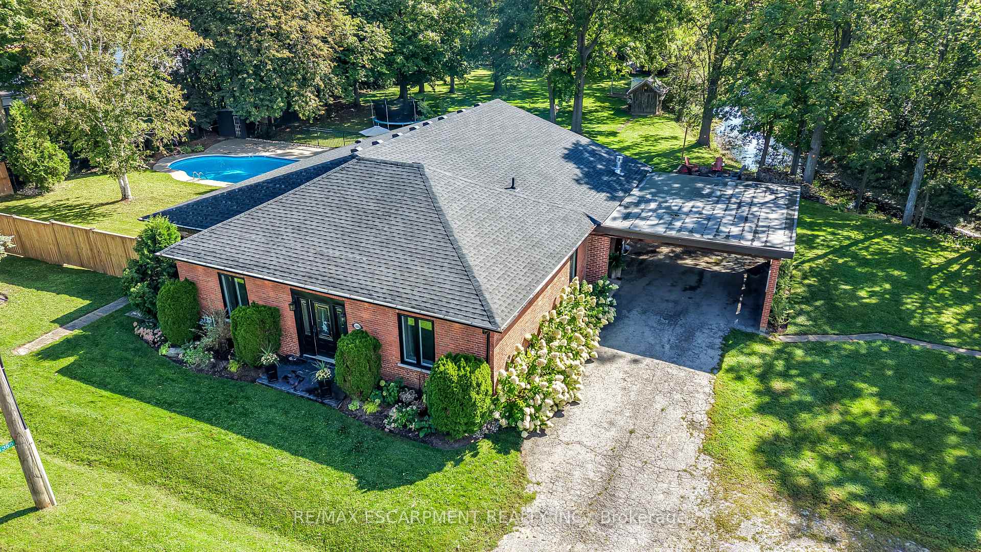 Photo of 1355 Woodburn Road