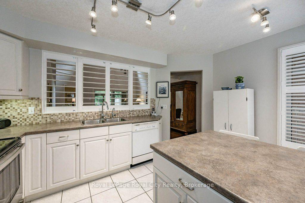 Photo 12 of Unit 16, 784 Gordon Street, Guelph, Kortright East — HOMEH