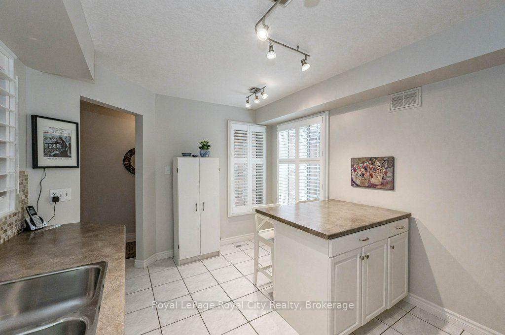 Photo 13 of Unit 16, 784 Gordon Street, Guelph, Kortright East — HOMEH