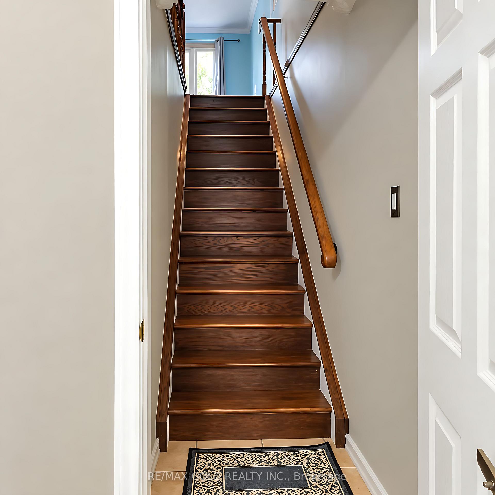 Photo 9 of 32 Steven Court, Brampton, Heart Lake West — HOMEH