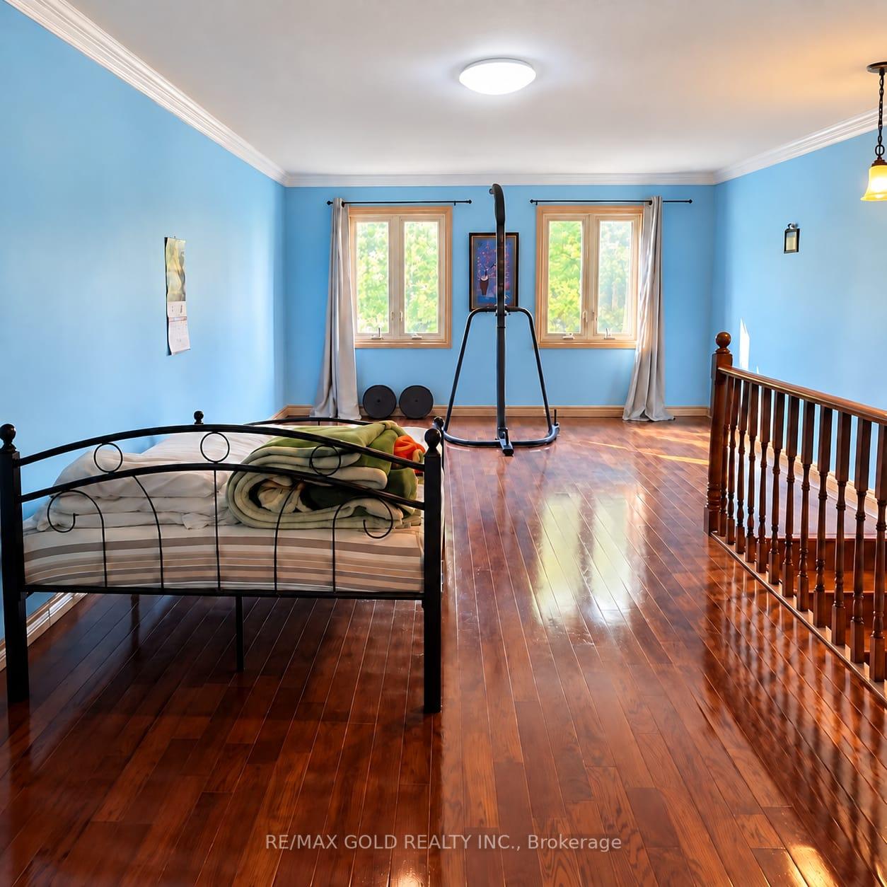 Photo 12 of 32 Steven Court, Brampton, Heart Lake West — HOMEH