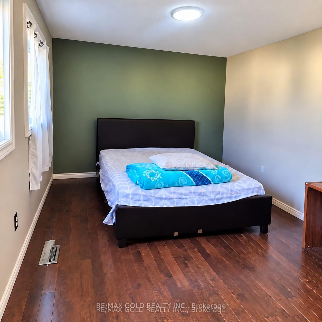 Photo 13 of 32 Steven Court, Brampton, Heart Lake West — HOMEH