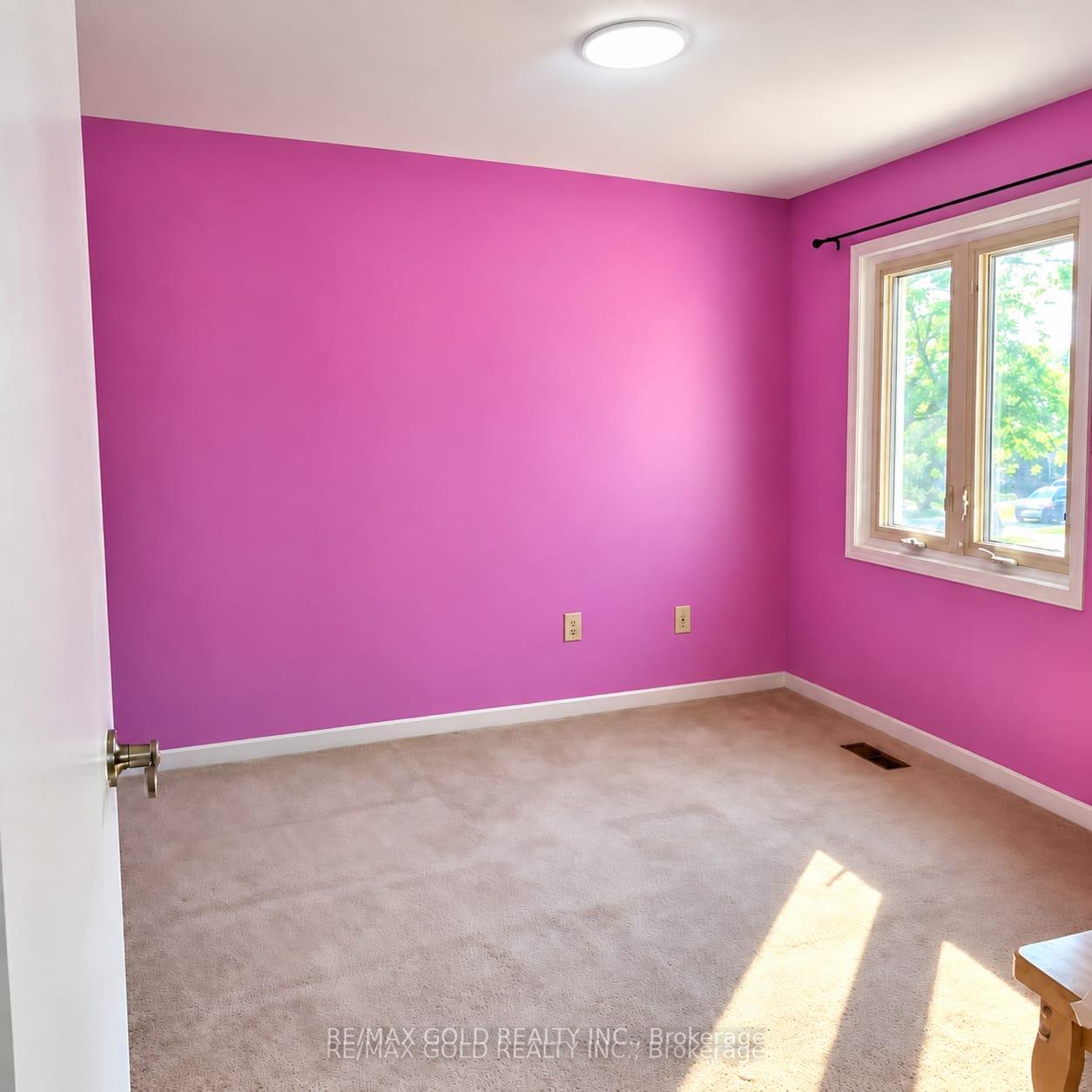 Photo 15 of 32 Steven Court, Brampton, Heart Lake West — HOMEH