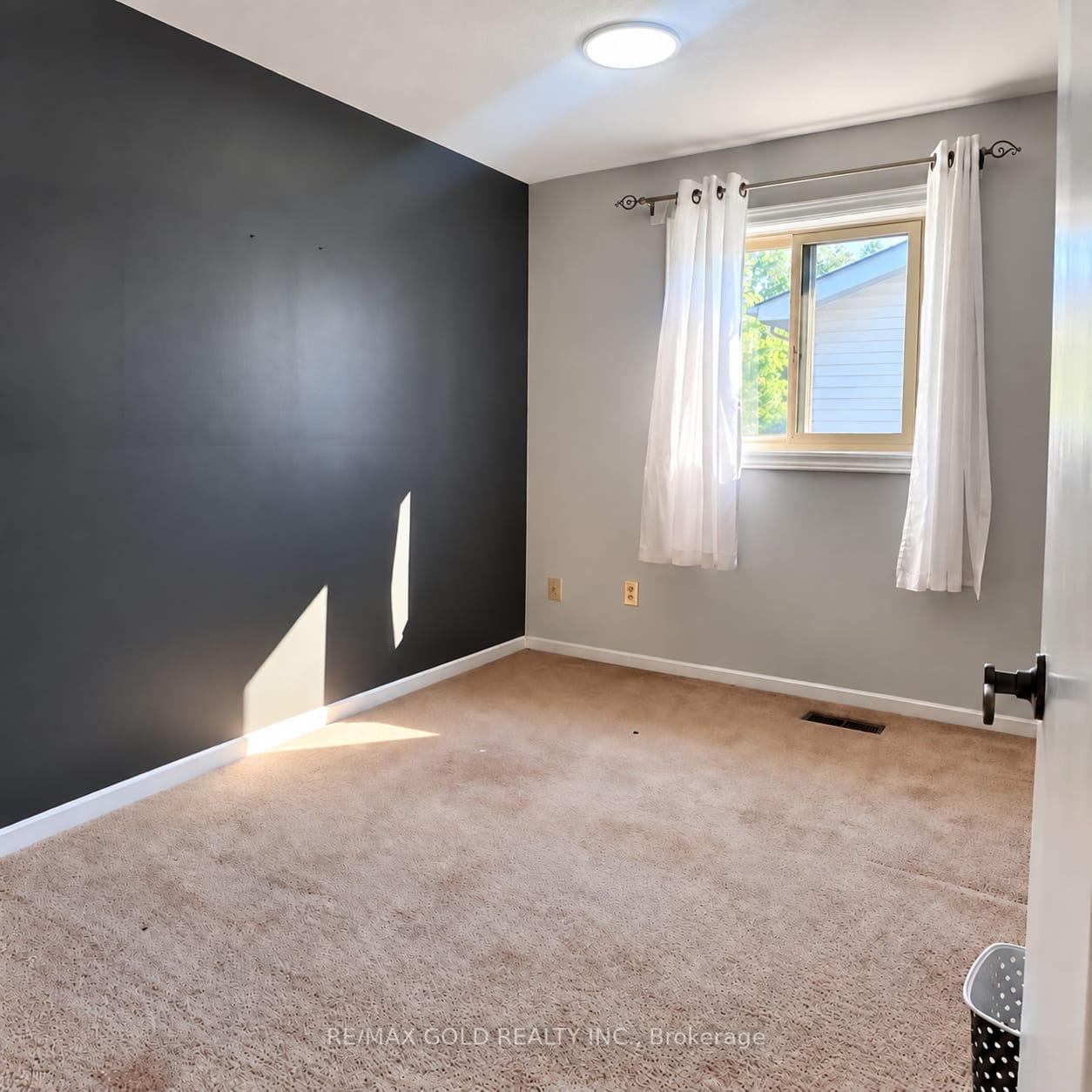 Photo 16 of 32 Steven Court, Brampton, Heart Lake West — HOMEH