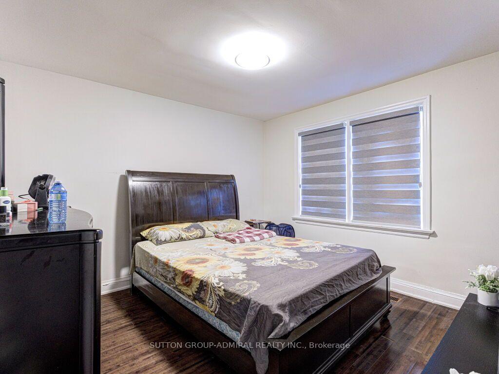 Photo 23 of 56 Lovilla Boulevard, North York, Humberlea-Pelmo Park — HOMEH