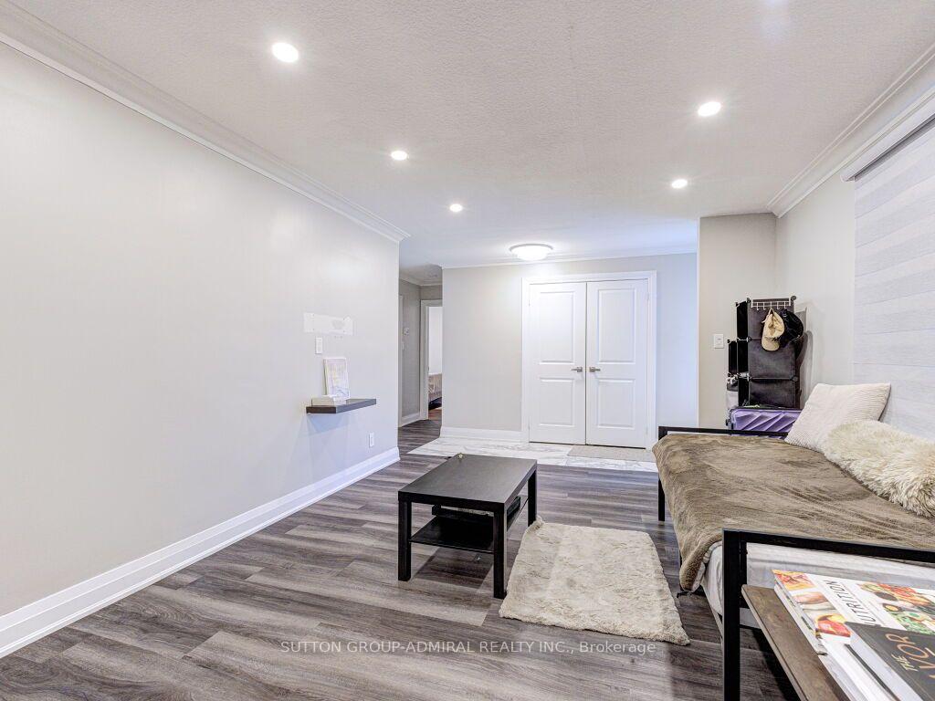 Photo 31 of 56 Lovilla Boulevard, North York, Humberlea-Pelmo Park — HOMEH