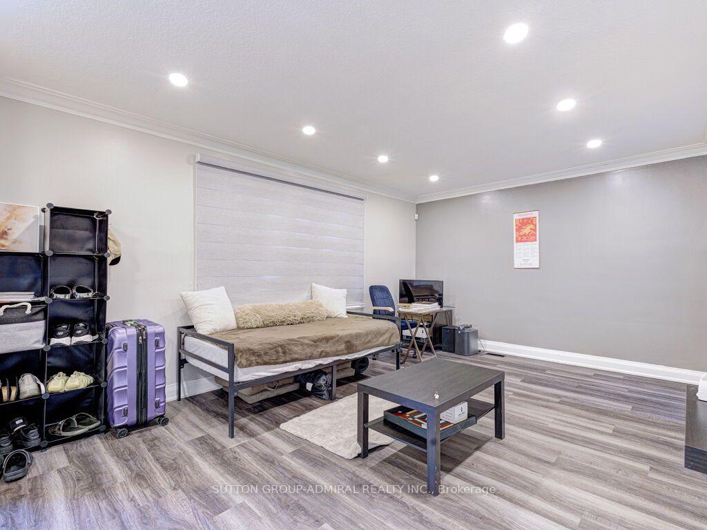 Photo 32 of 56 Lovilla Boulevard, North York, Humberlea-Pelmo Park — HOMEH