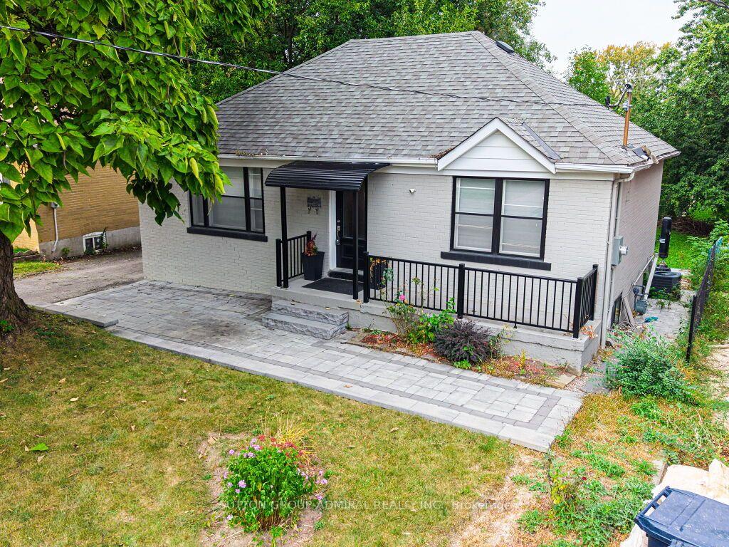 Photo 36 of 56 Lovilla Boulevard, North York, Humberlea-Pelmo Park — HOMEH