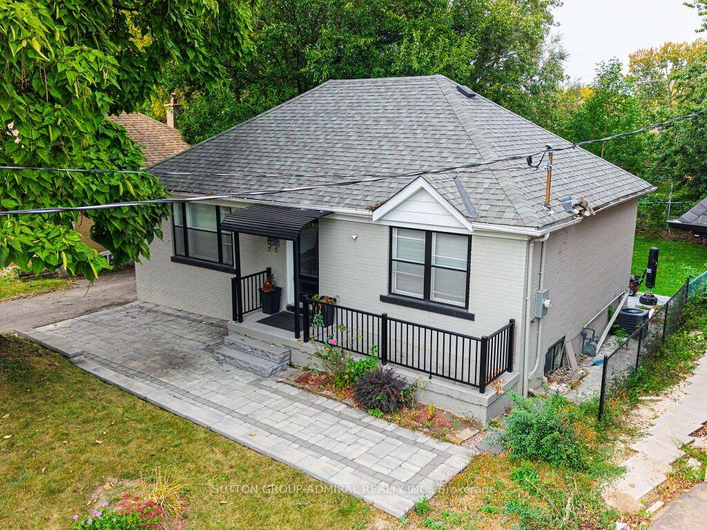 Photo 37 of 56 Lovilla Boulevard, North York, Humberlea-Pelmo Park — HOMEH