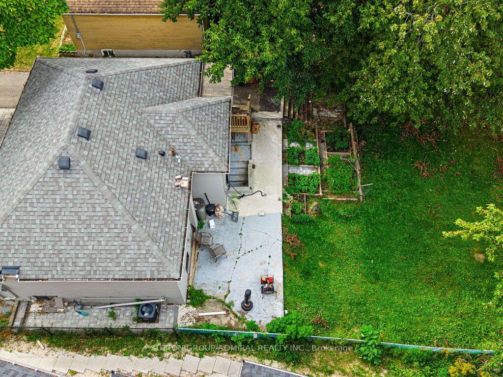 Photo 39 of 56 Lovilla Boulevard, North York, Humberlea-Pelmo Park — HOMEH