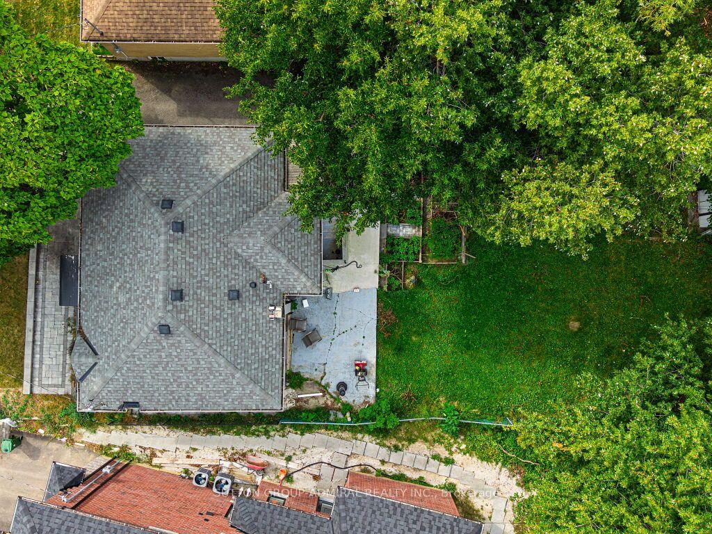 Photo 42 of 56 Lovilla Boulevard, North York, Humberlea-Pelmo Park — HOMEH
