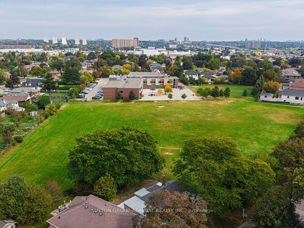Photo 48 of 56 Lovilla Boulevard, North York, Humberlea-Pelmo Park — HOMEH