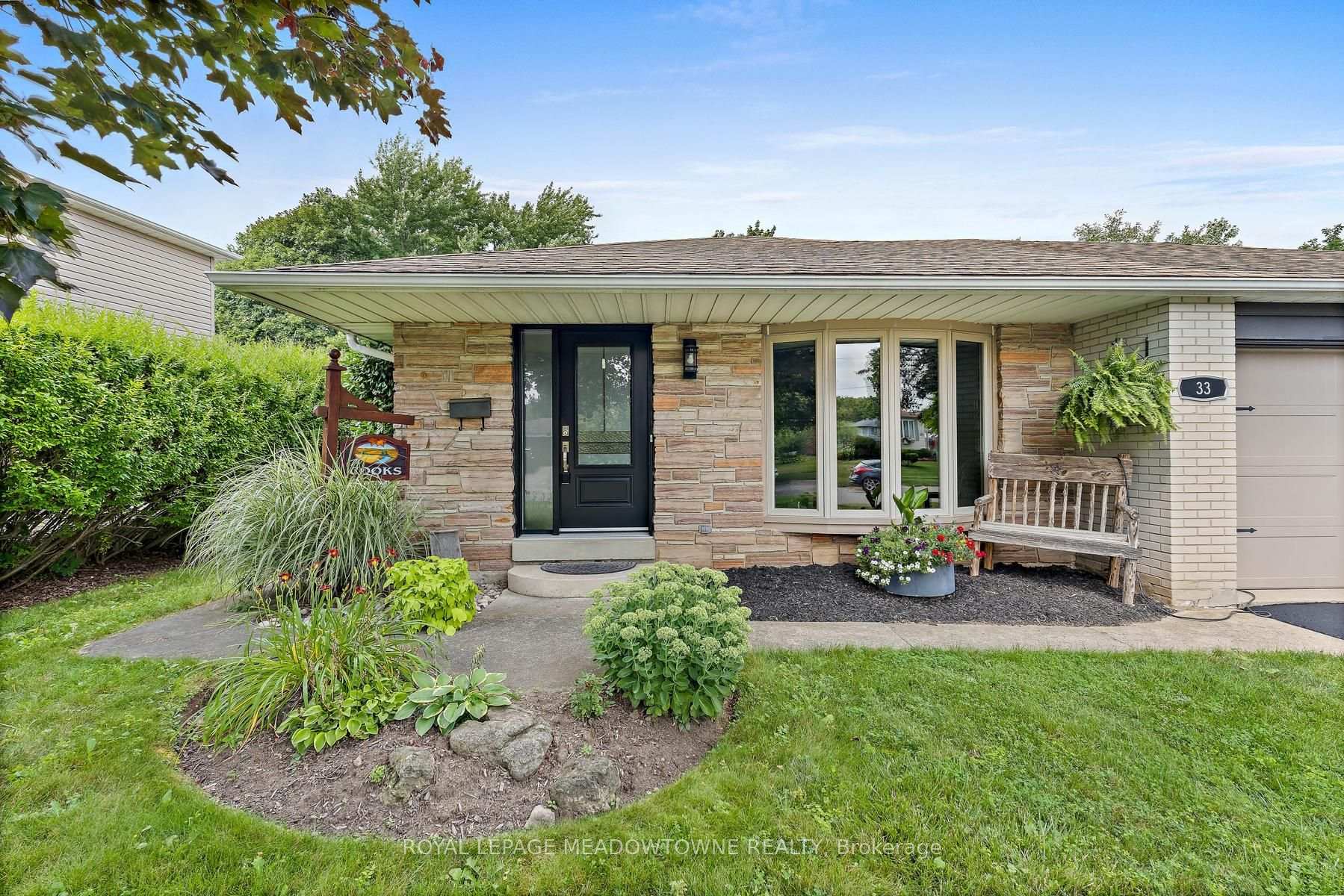 Photo 5 of 33 Fagan Drive, Halton Hills, Georgetown — HOMEH