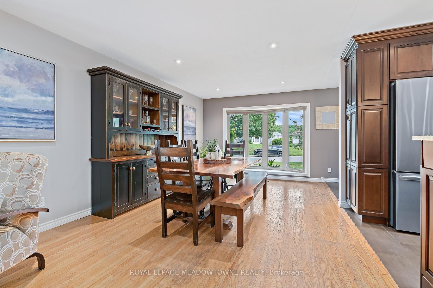 Photo 9 of 33 Fagan Drive, Halton Hills, Georgetown — HOMEH
