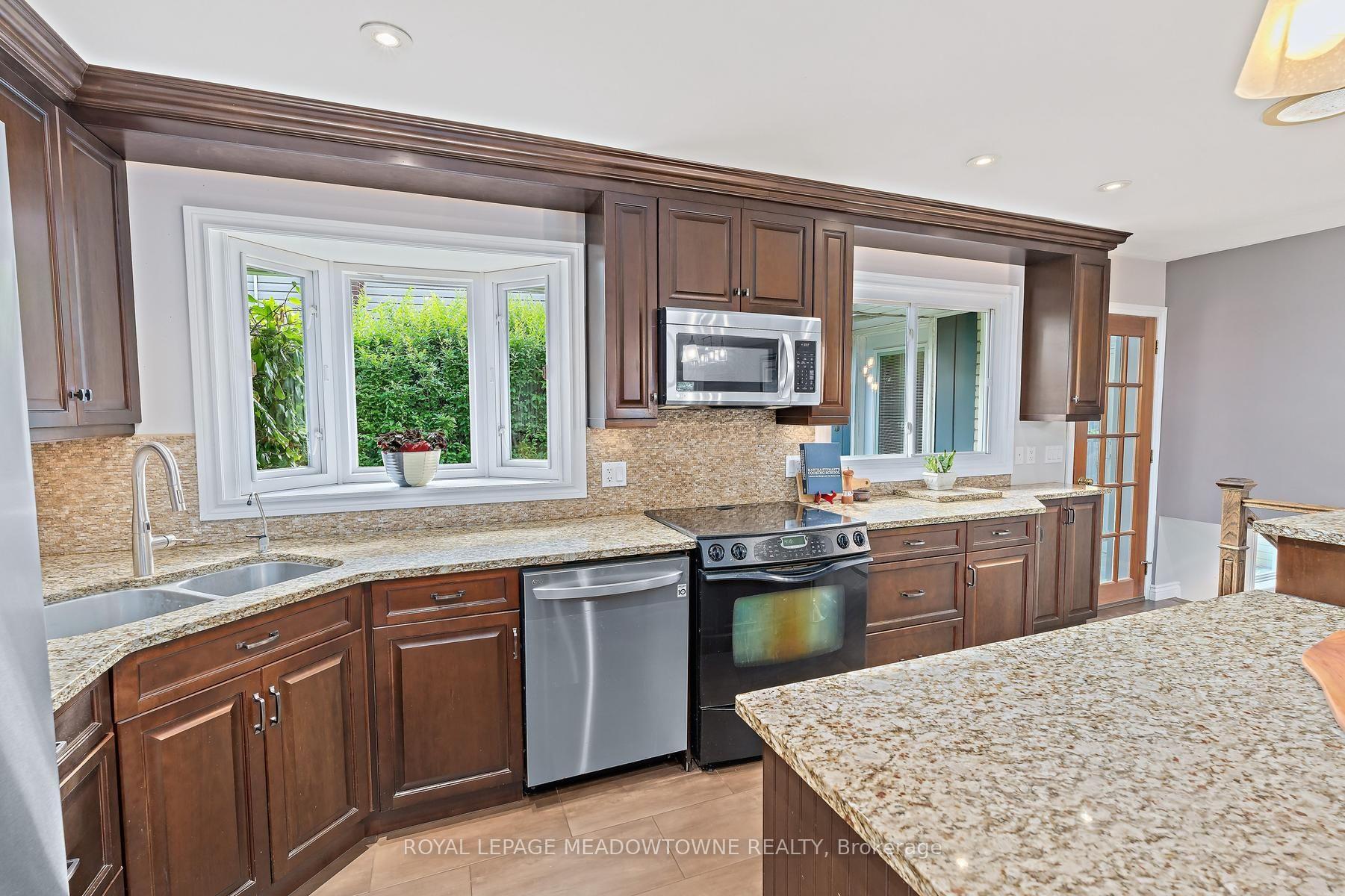 Photo 24 of 33 Fagan Drive, Halton Hills, Georgetown — HOMEH
