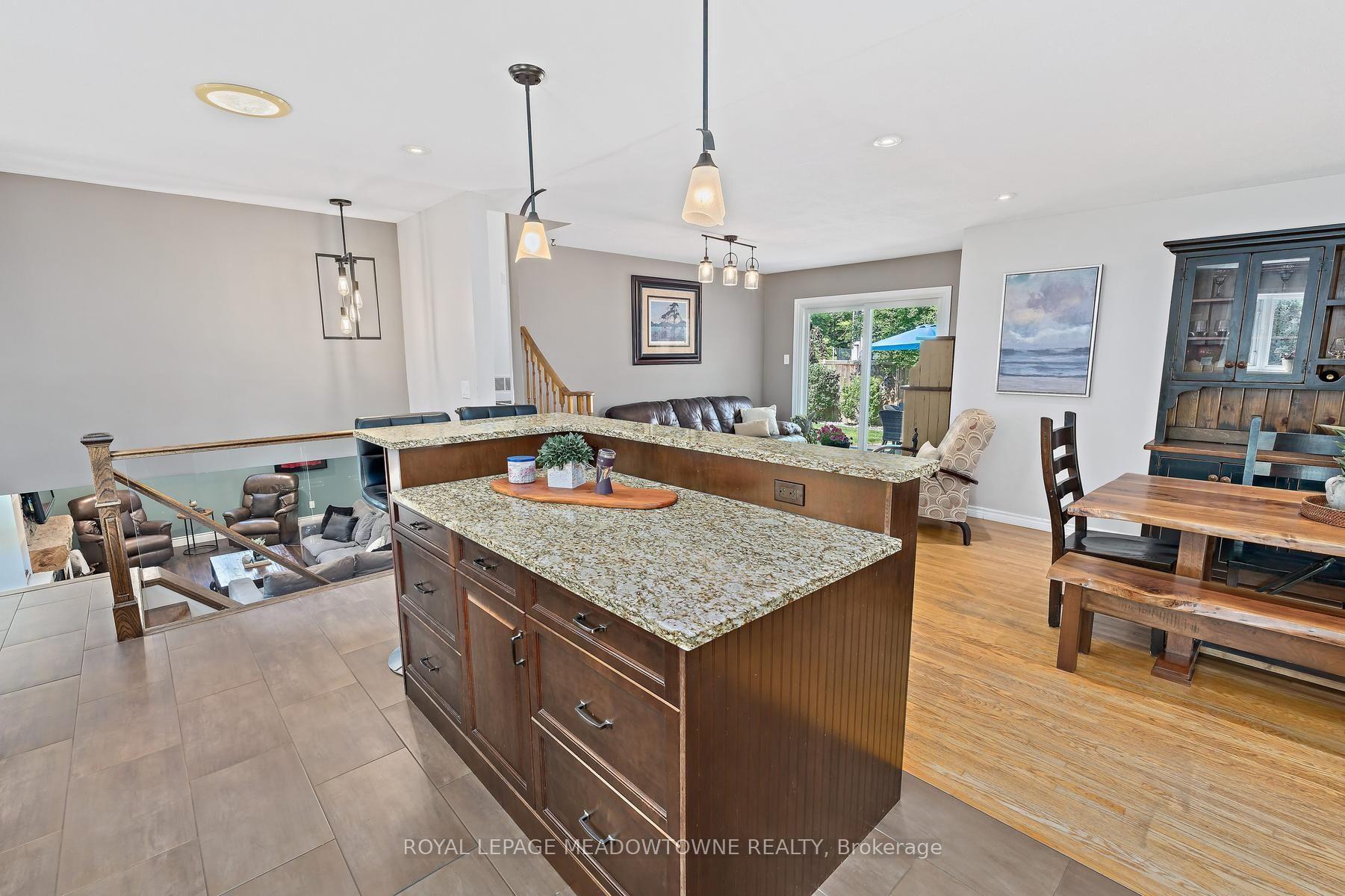 Photo 29 of 33 Fagan Drive, Halton Hills, Georgetown — HOMEH
