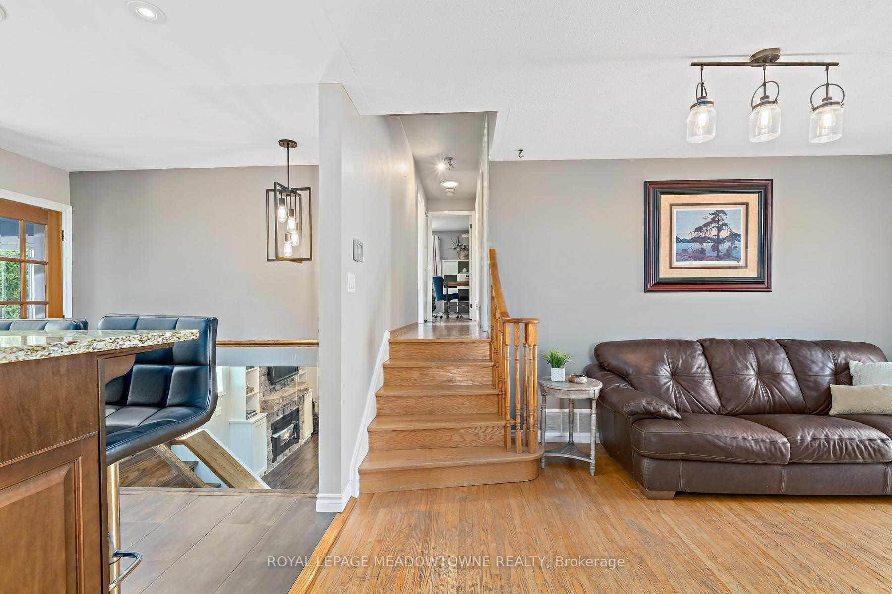 Photo 36 of 33 Fagan Drive, Halton Hills, Georgetown — HOMEH