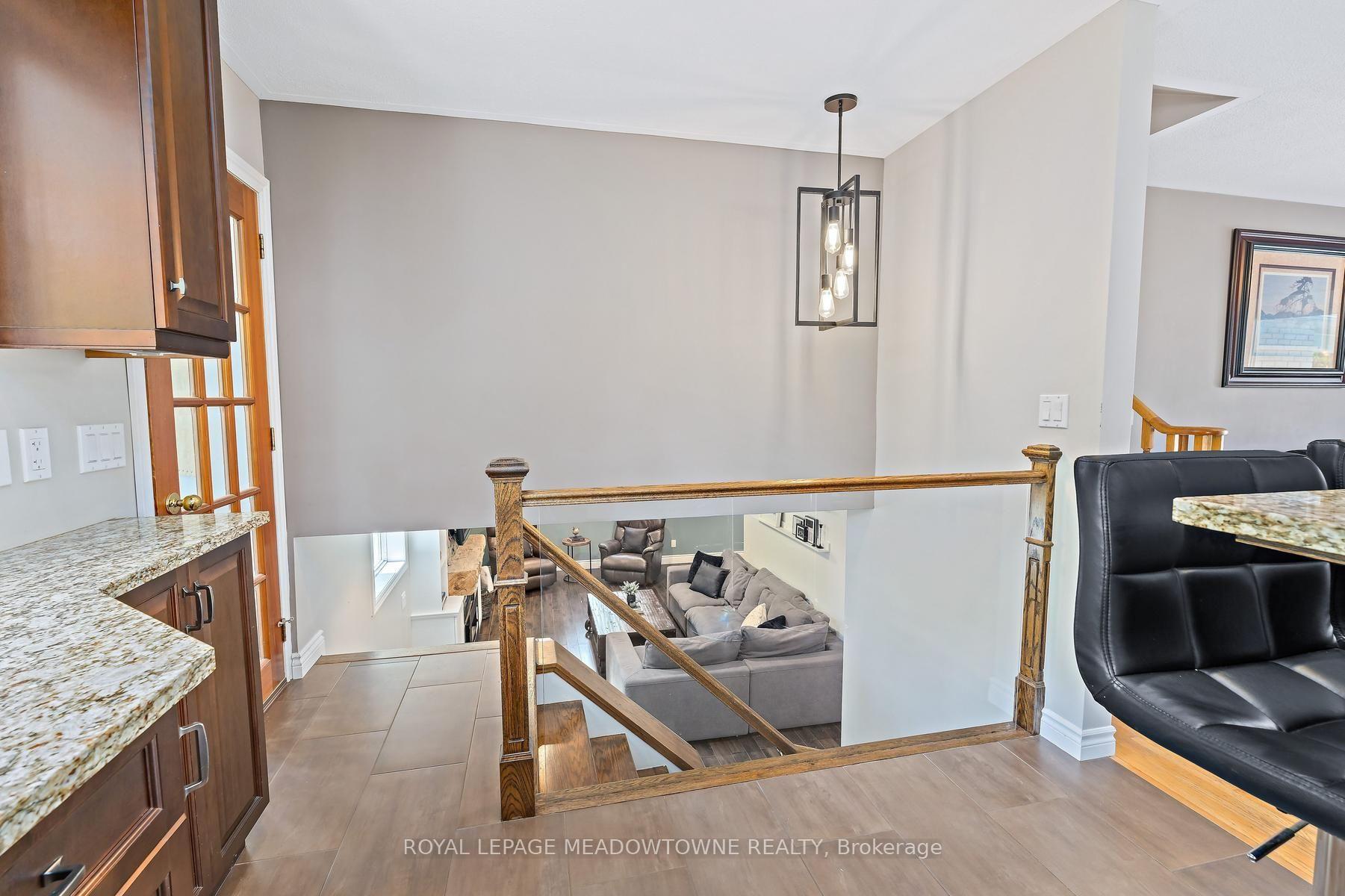 Photo 47 of 33 Fagan Drive, Halton Hills, Georgetown — HOMEH