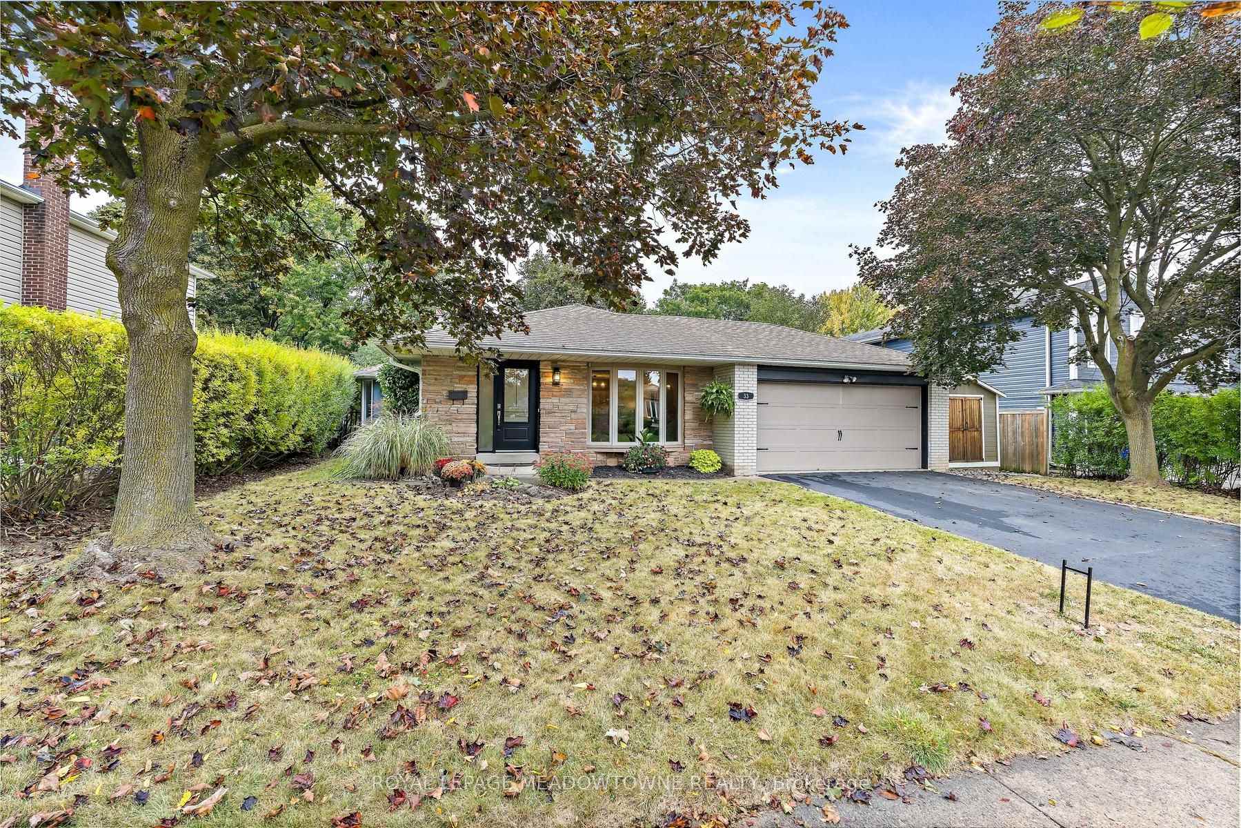Photo 2 of 33 Fagan Drive, Halton Hills, Georgetown — HOMEH