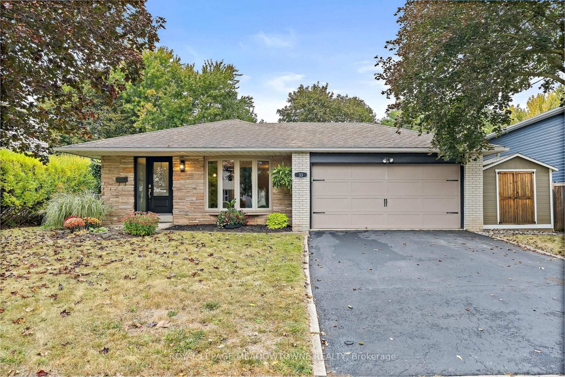 Photo 4 of 33 Fagan Drive, Halton Hills, Georgetown — HOMEH
