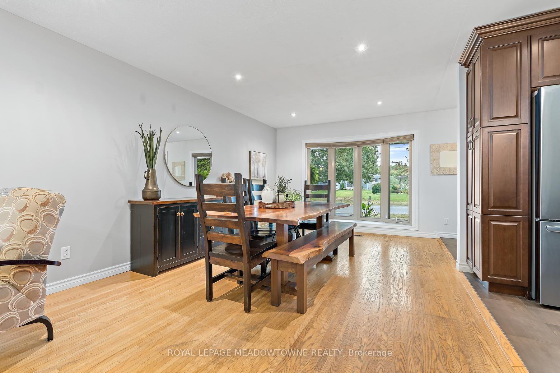 Photo 8 of 33 Fagan Drive, Halton Hills, Georgetown — HOMEH