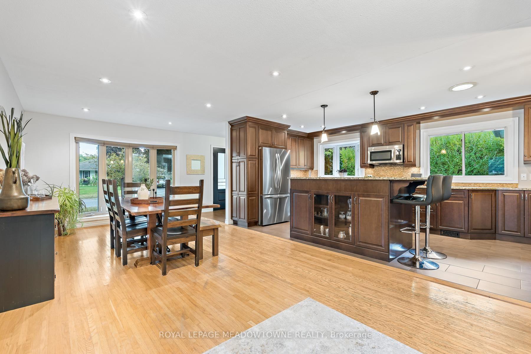 Photo 10 of 33 Fagan Drive, Halton Hills, Georgetown — HOMEH