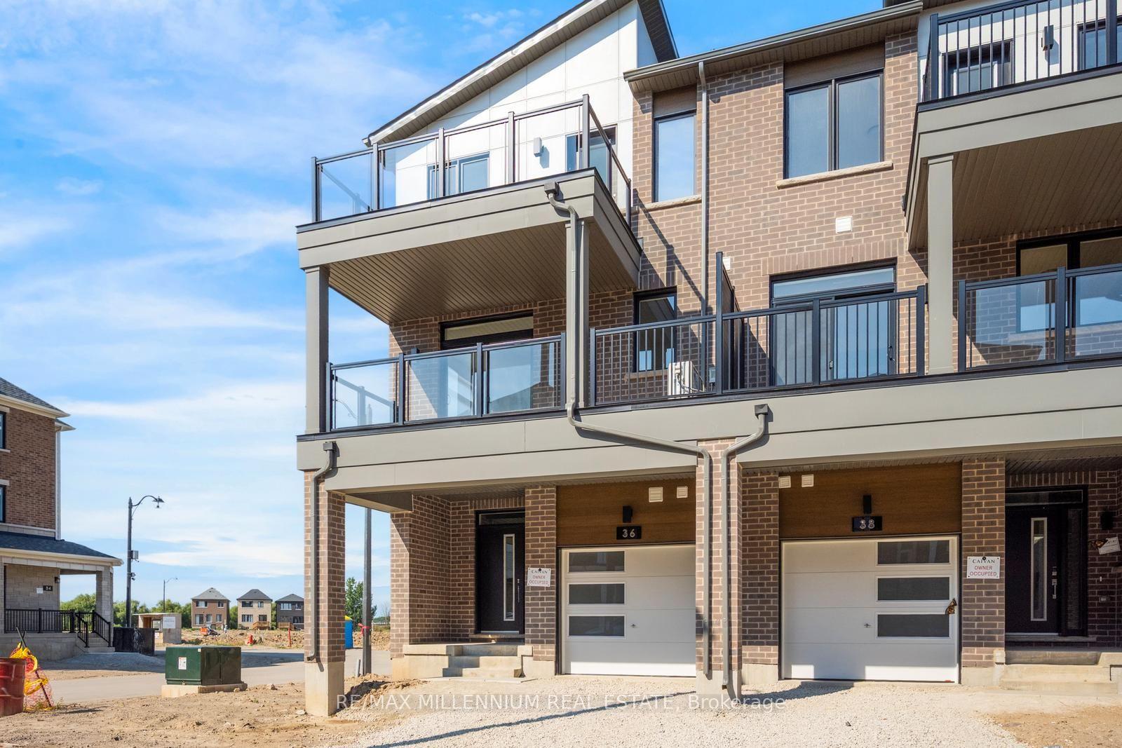 Photo 2 of Unit Main, 36 Thornbird Crescent, Brampton, Northwest Brampton — HOMEH