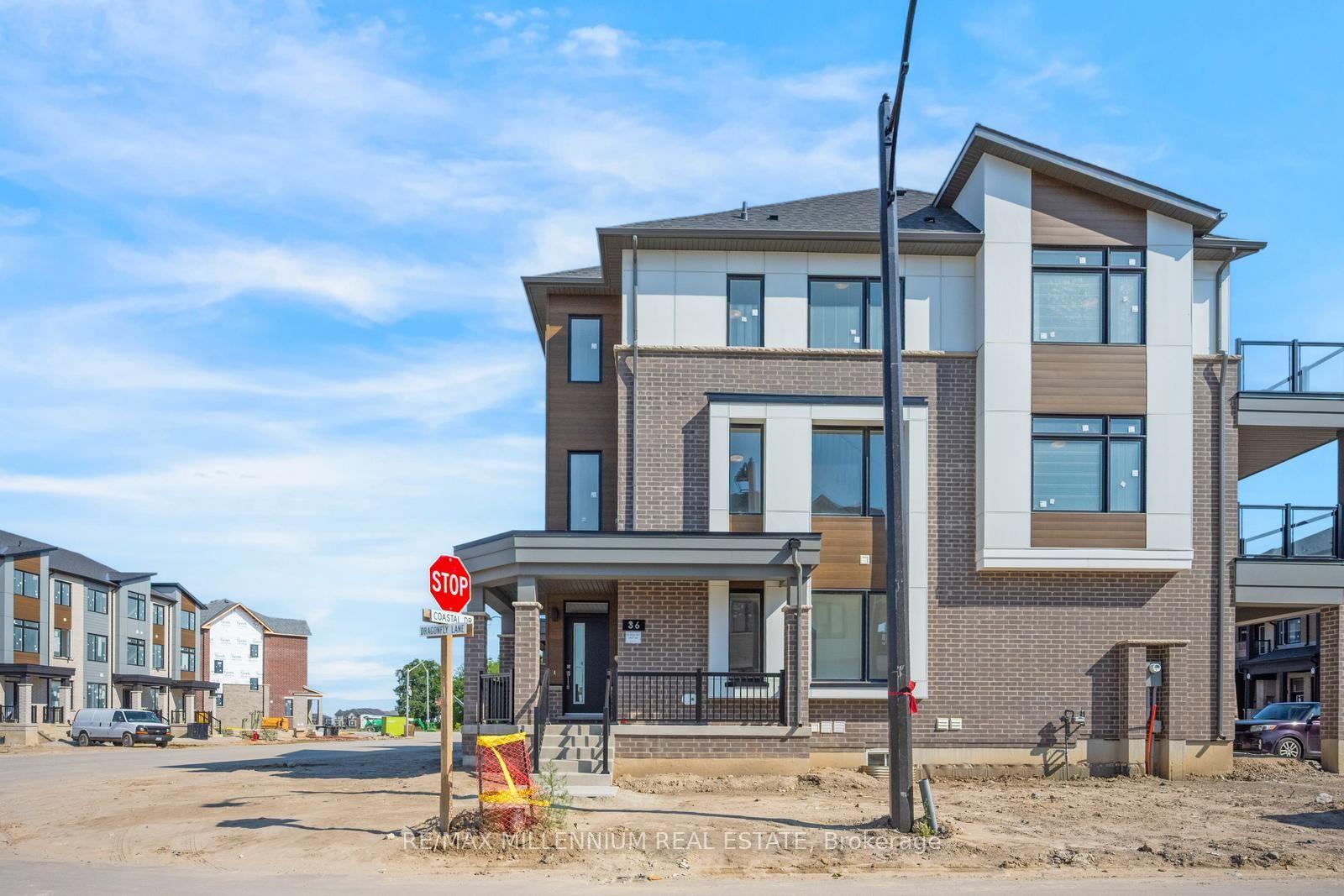 Photo 3 of Unit Main, 36 Thornbird Crescent, Brampton, Northwest Brampton — HOMEH