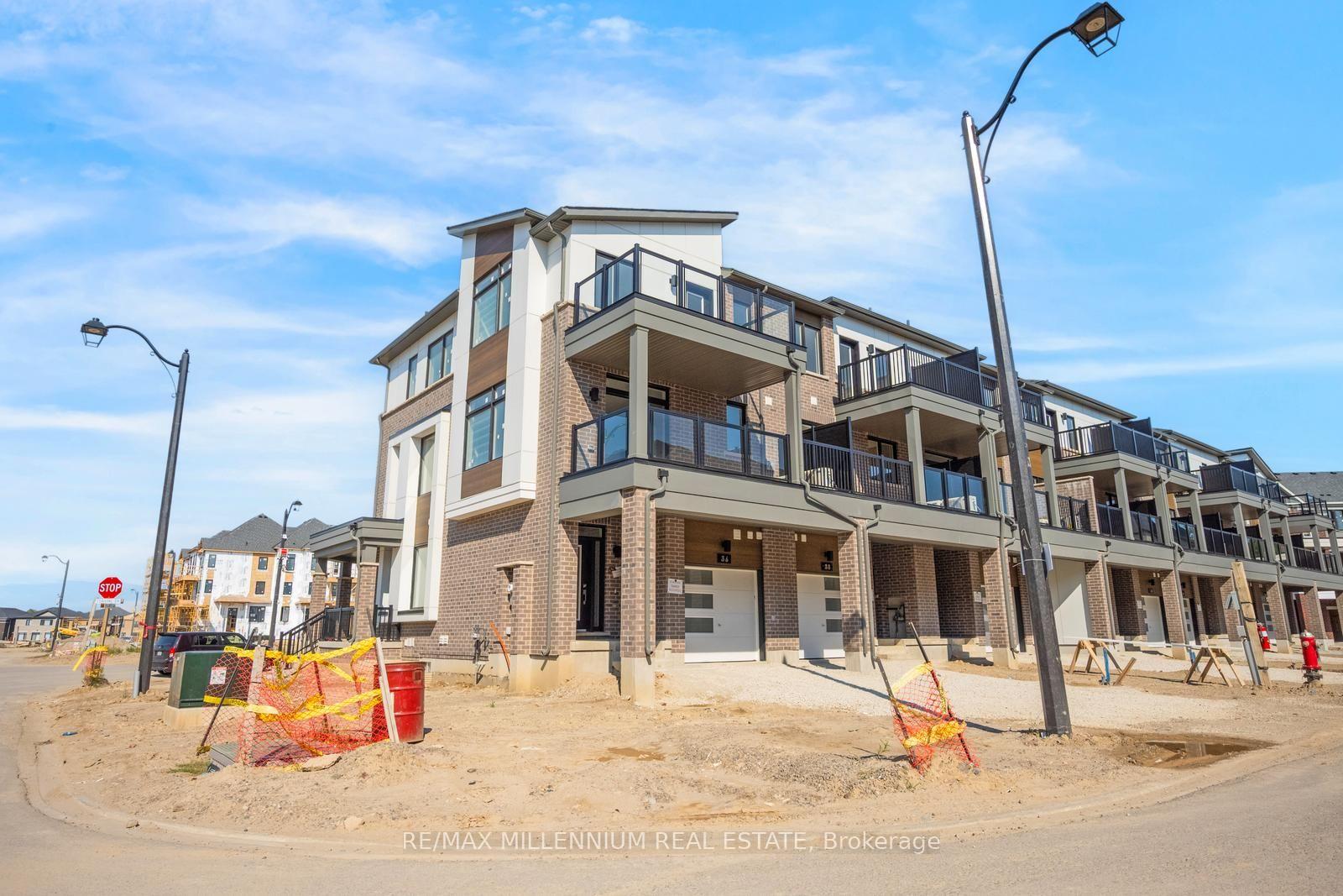 Photo 4 of Unit Main, 36 Thornbird Crescent, Brampton, Northwest Brampton — HOMEH