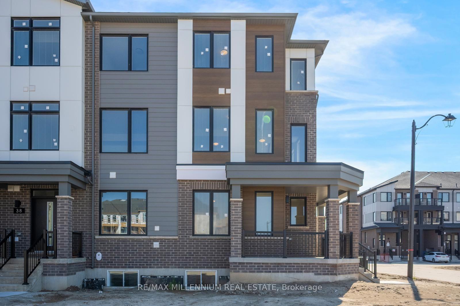 Photo 5 of Unit Main, 36 Thornbird Crescent, Brampton, Northwest Brampton — HOMEH