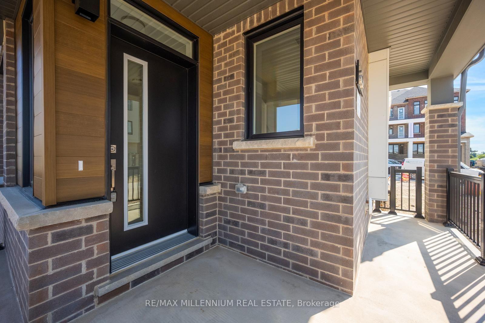 Photo 10 of Unit Main, 36 Thornbird Crescent, Brampton, Northwest Brampton — HOMEH