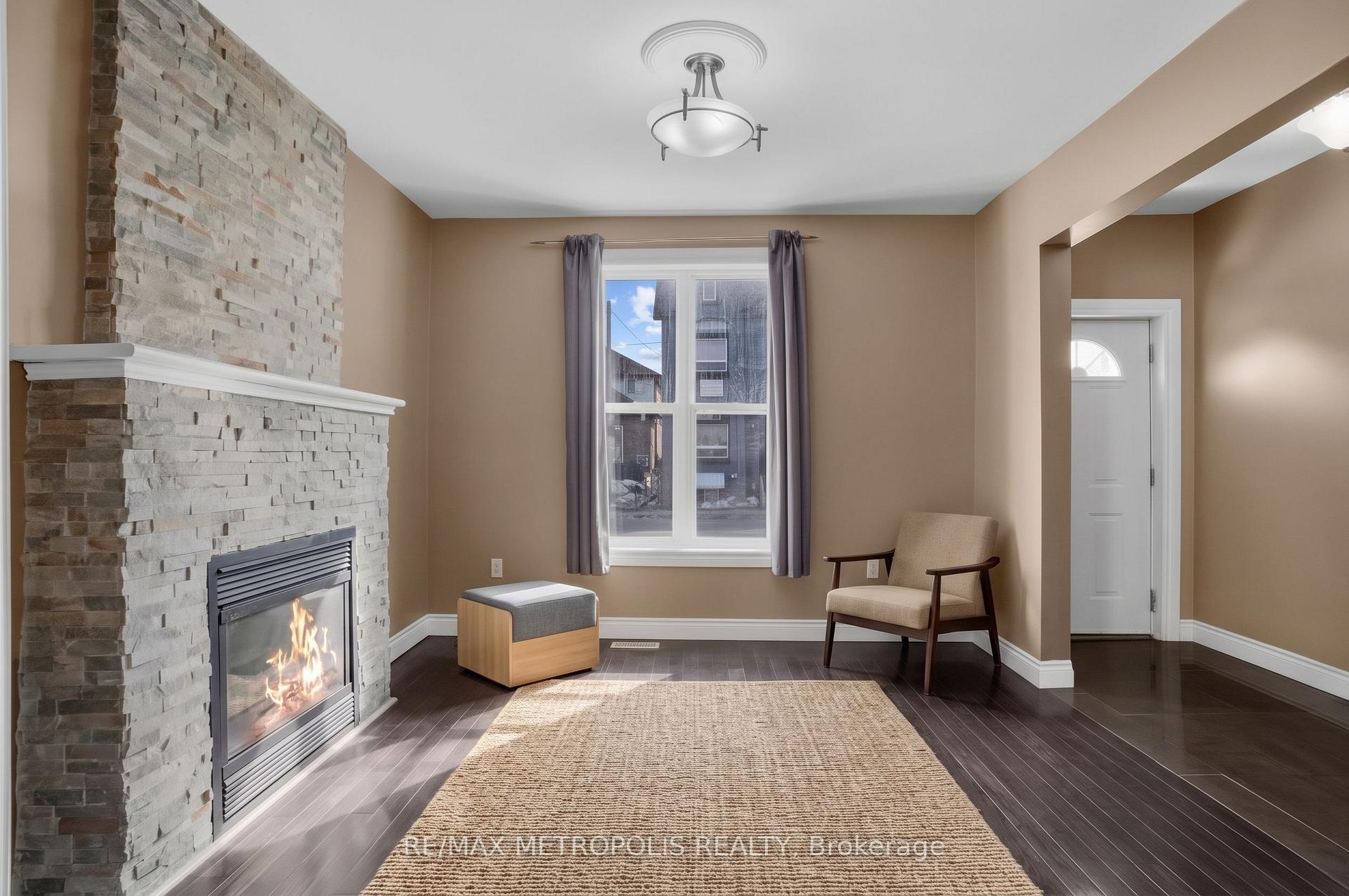Photo of 201 Bay Street N
