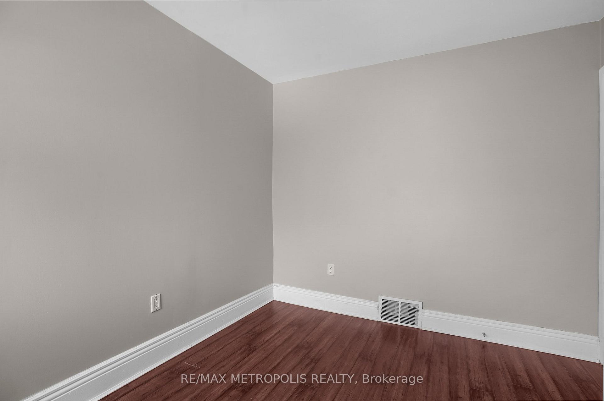 Photo 11 of 201 Bay Street N, Hamilton, Central — HOMEH