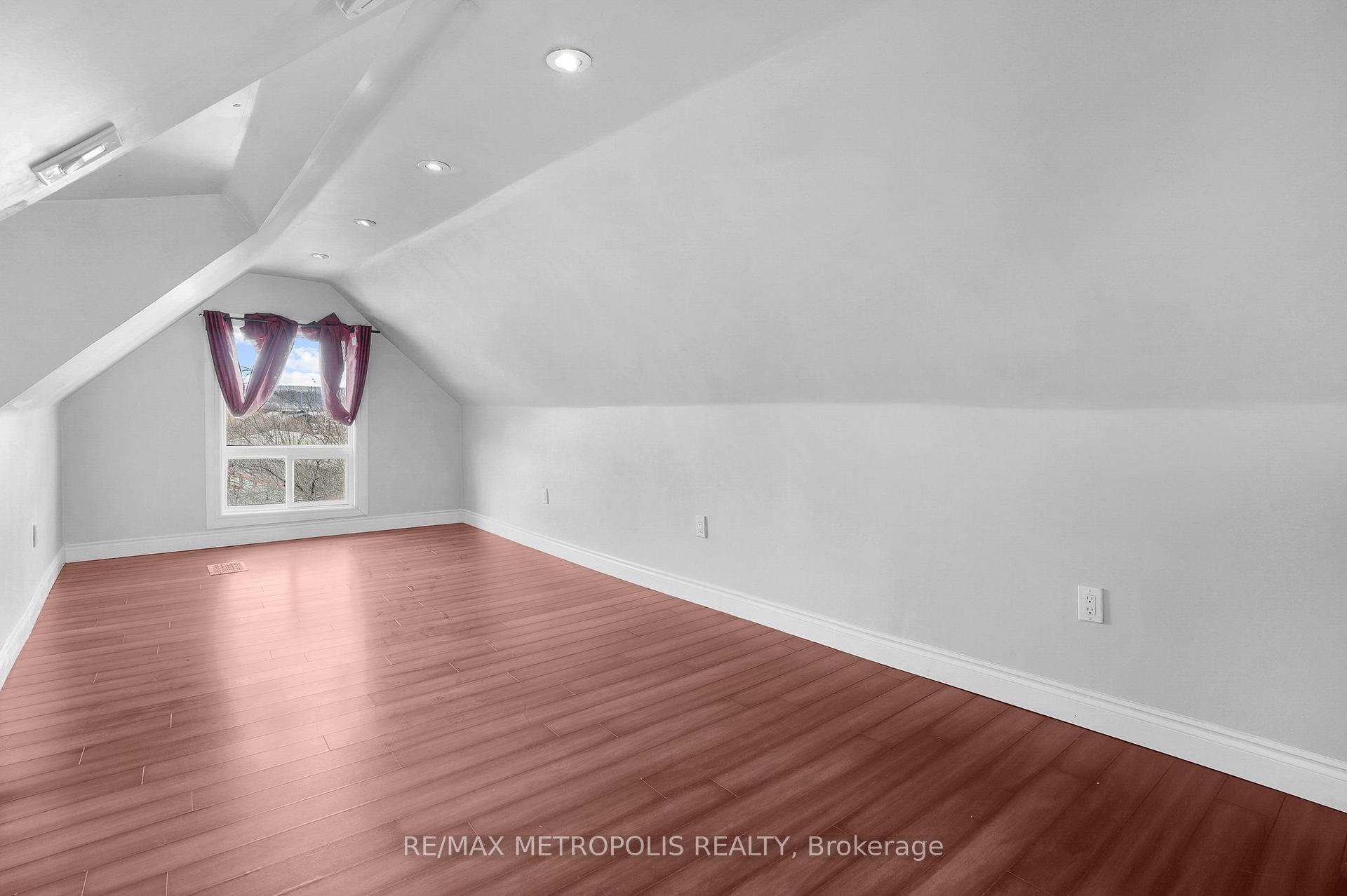 Photo 20 of 201 Bay Street N, Hamilton, Central — HOMEH