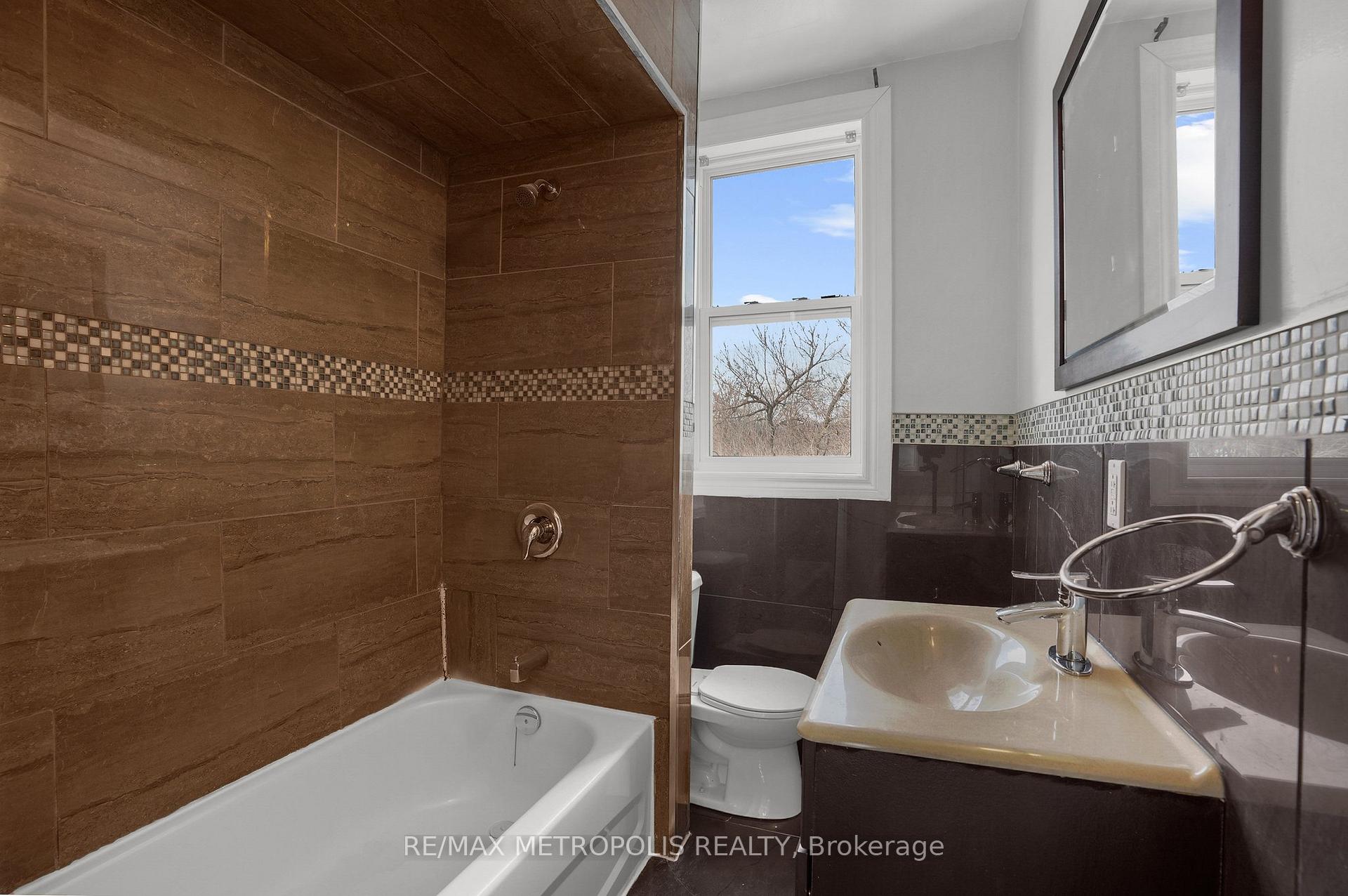 Photo 23 of 201 Bay Street N, Hamilton, Central — HOMEH